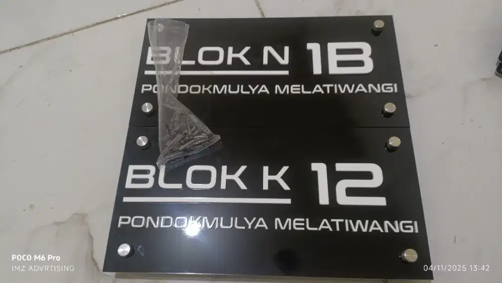 Nomor rumah akrilik