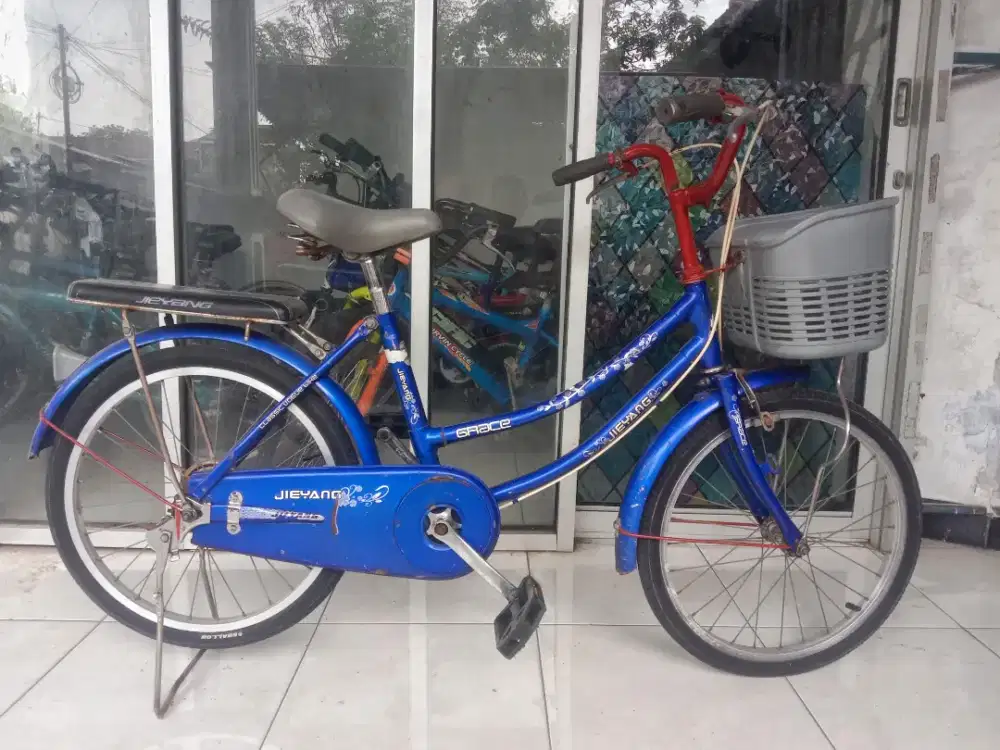 Sepeda anak cewek uk20 mini keranjang