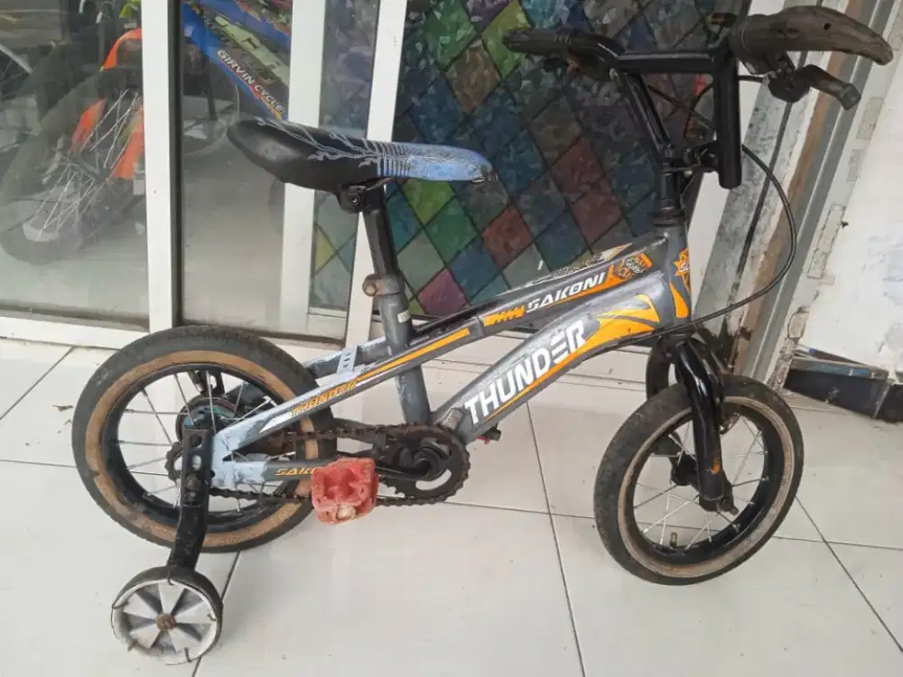 Sepeda anak kecil uk12