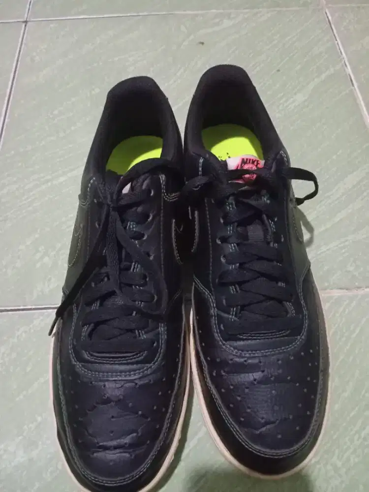 Jual sepatu nih lagi Butuh Duit bget makanya mau jual