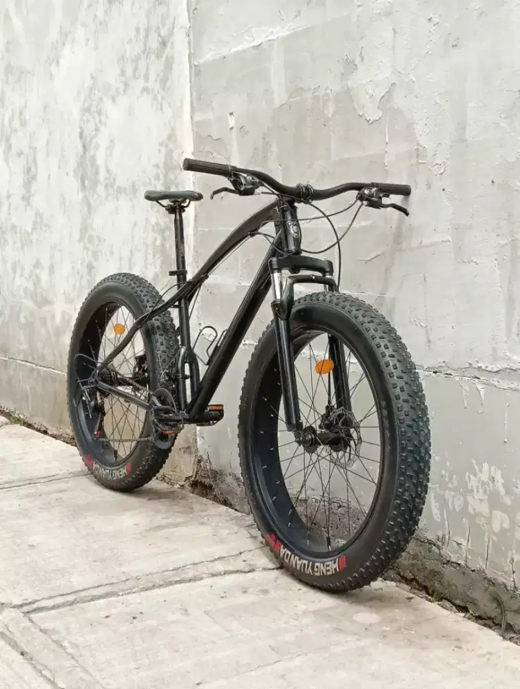 Sepeda big fat black metal