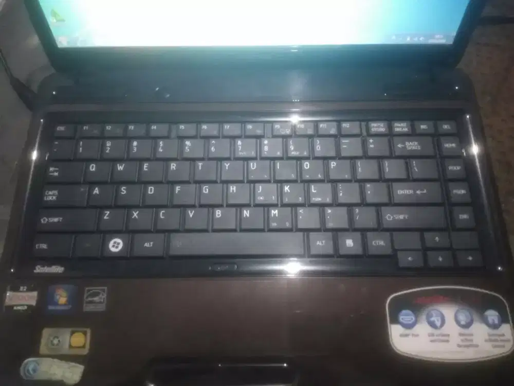 Jual laptop toshiba satellite L745