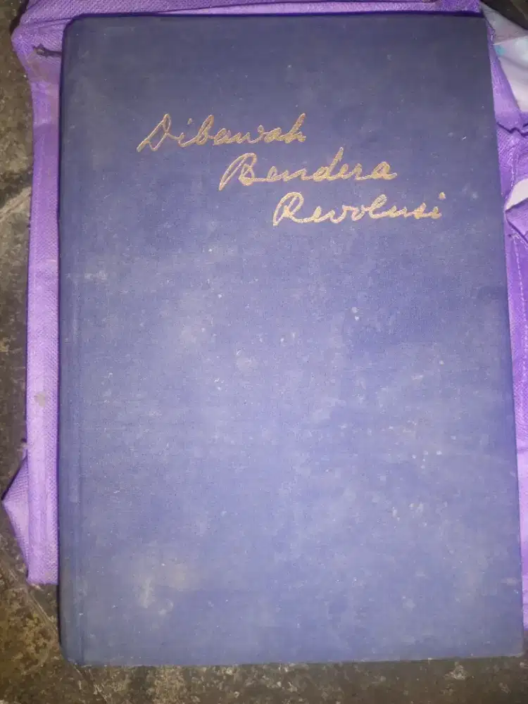 Buku dibawahBenderaRevolus
