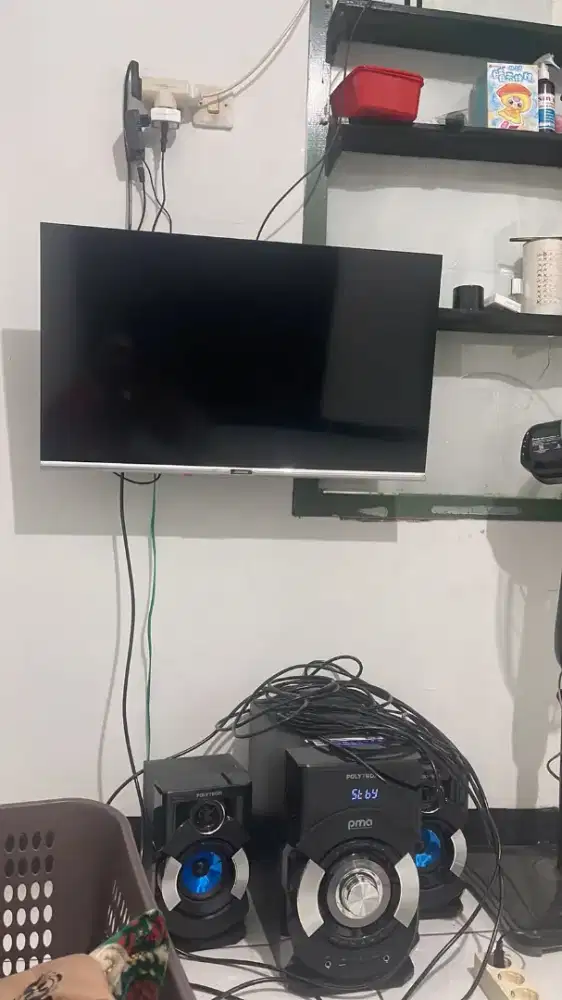 Di jual aja tv 32. + Remote Merek cocoa. No minus.
