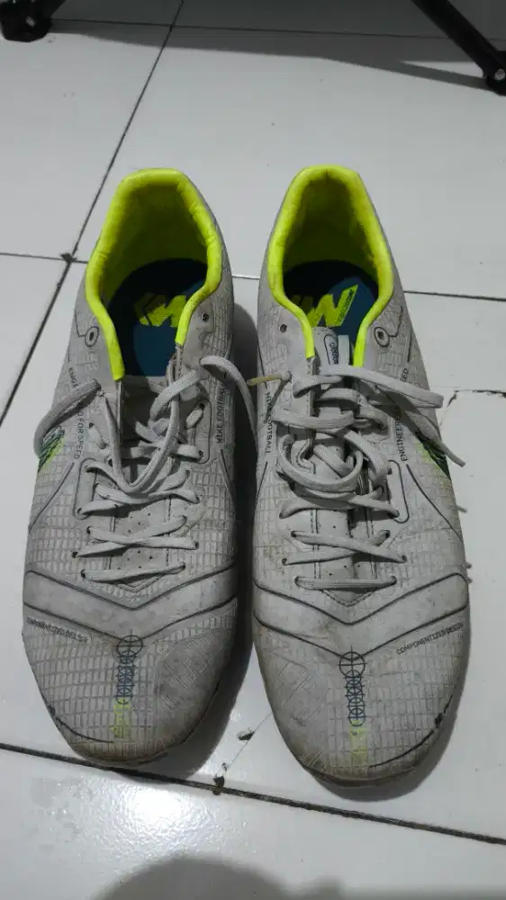 Jual Cepat Sepatu Sepak Bola SPECS dan NIKE