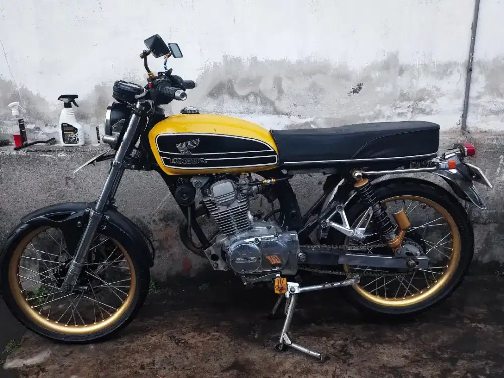 Di jual motor Cb 100.