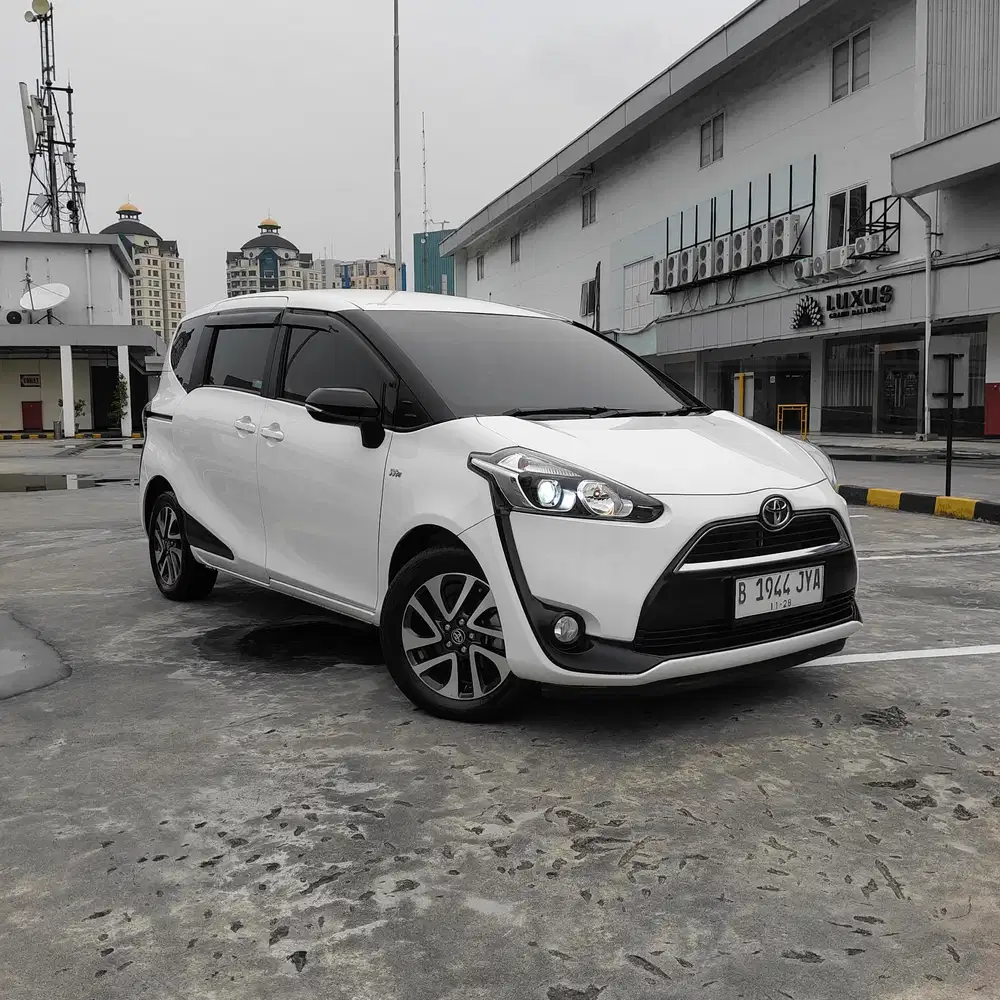 2018 Toyota Sienta V