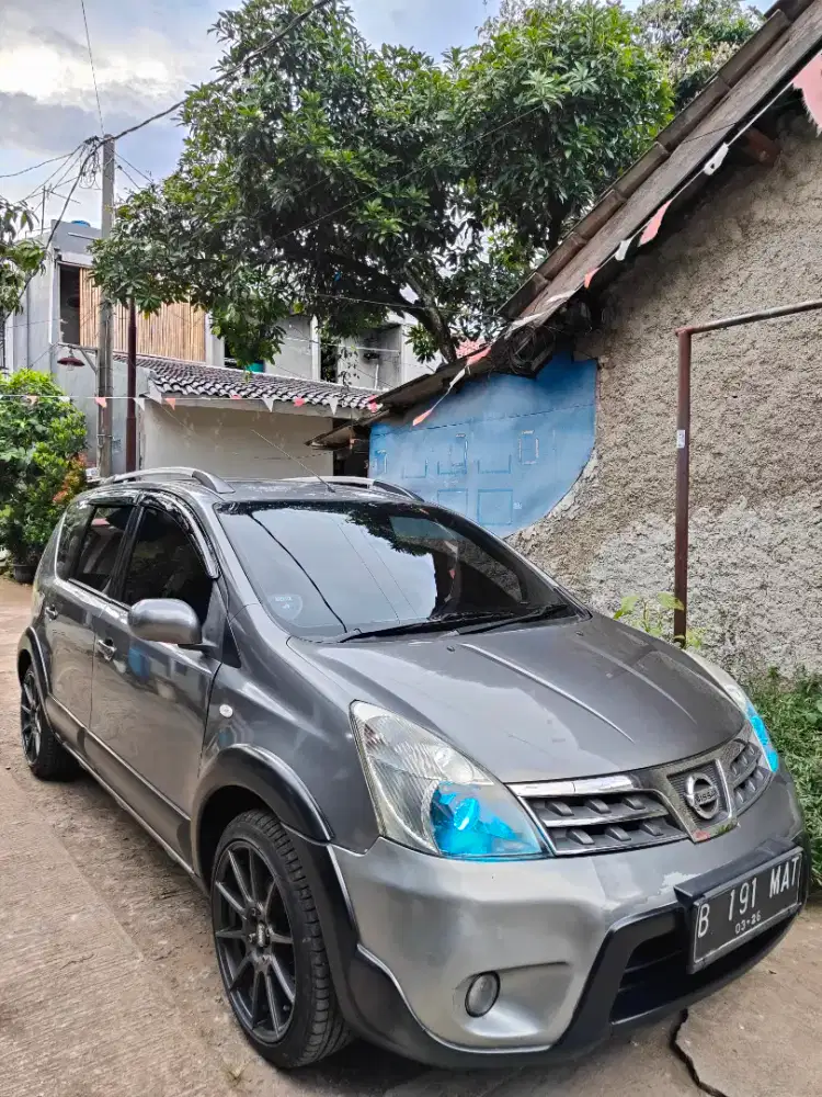 Nissan Livina 2011 Bensin