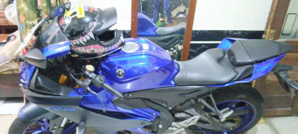 Yamaha R15 biru