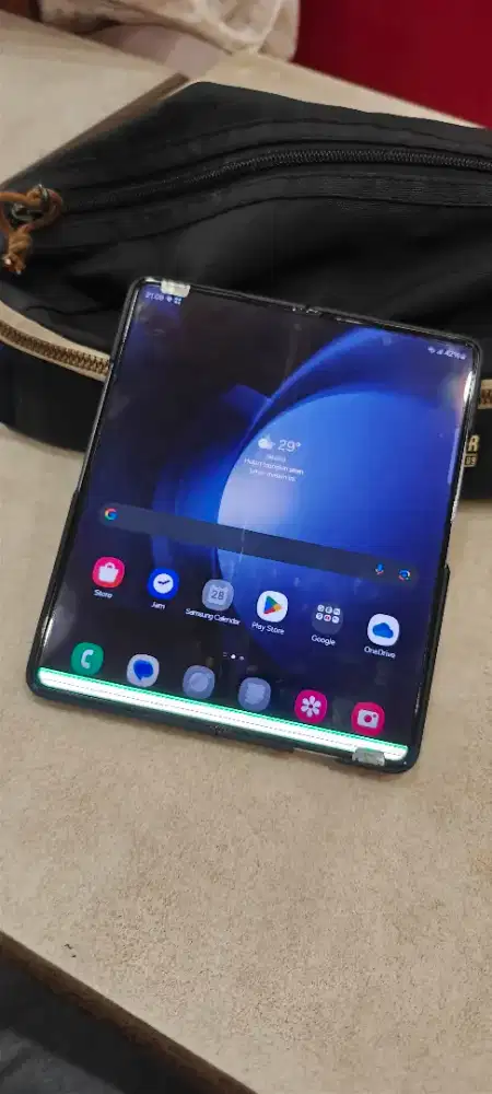 Samsung z fold 5 12/512G minus ada layar segaris di bawah