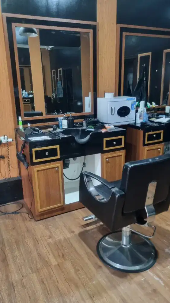 Kursi dan Meja barbershop