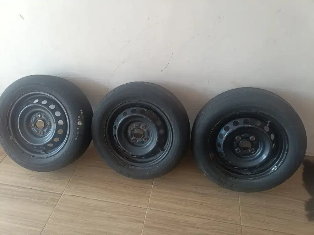 Velg kaleng + ban bekas sigra