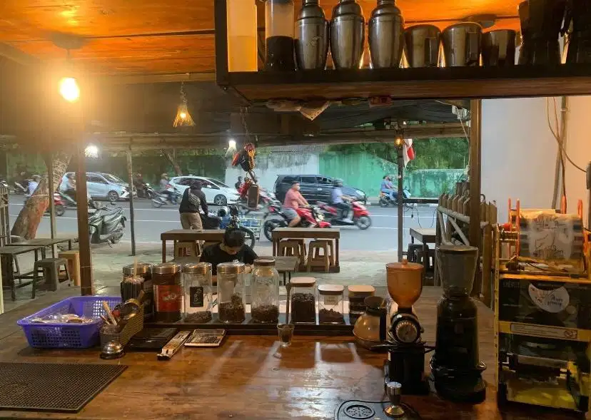 dijual perlengkapan kopi, grinder, rokpresso, gerobak, kulkas, ac ,dll