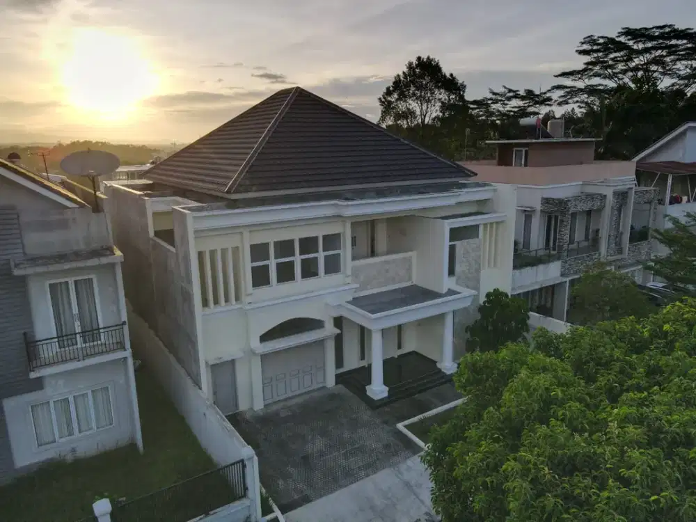 RUMAH 2 LANTAI BEST VIEW GUNUNG DI SENTUL CITY, BOGOR