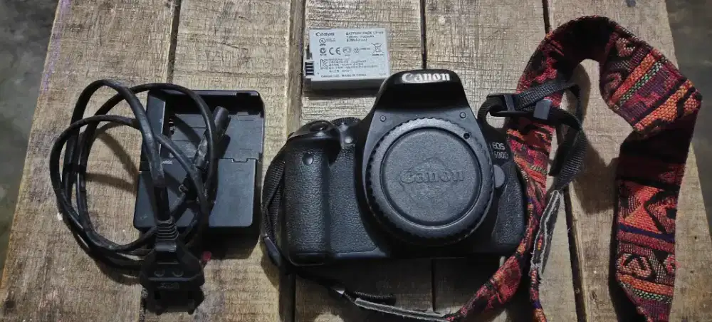 Canon 600 D kamera dan kelengkapan