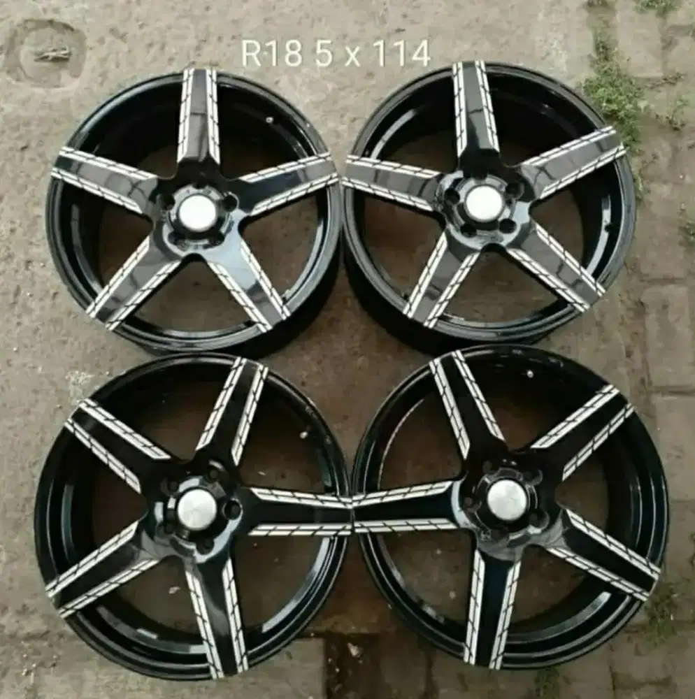 Rep ADV1 R18 pcd 5 x 114 lebar 8 offset 45 mint condition