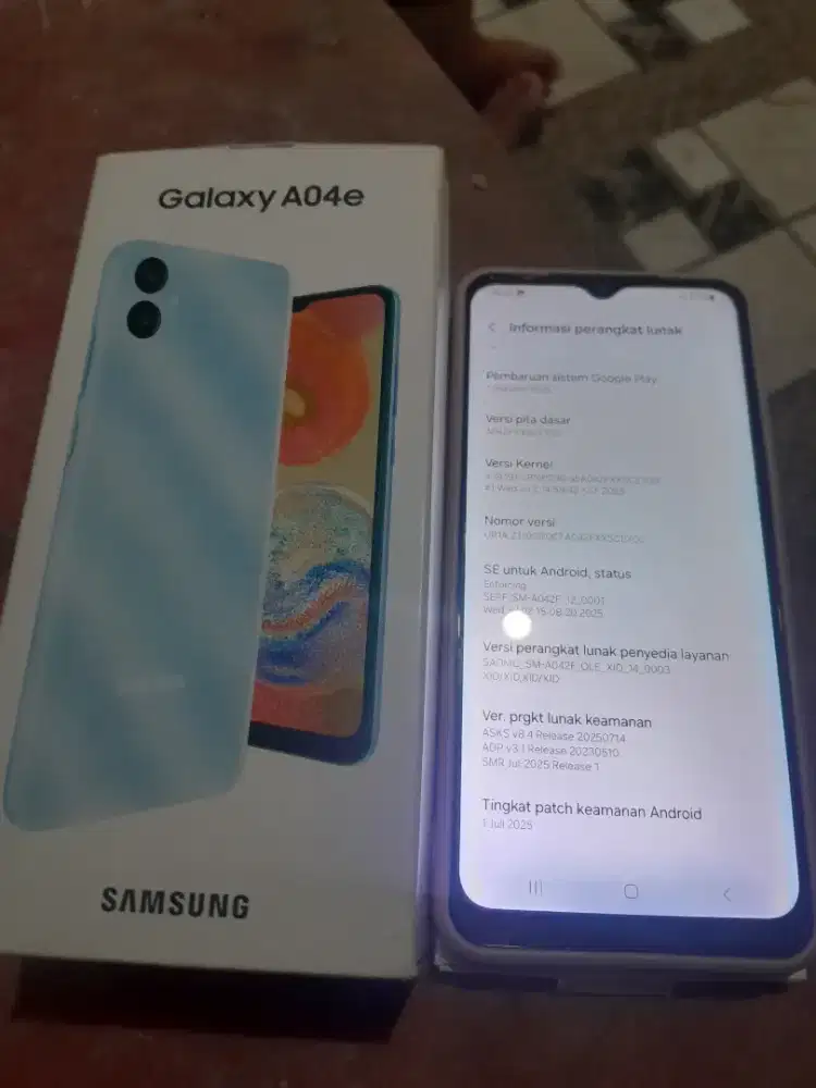 Di jual hp samsung Glaxy A04e komplit gaada kendala