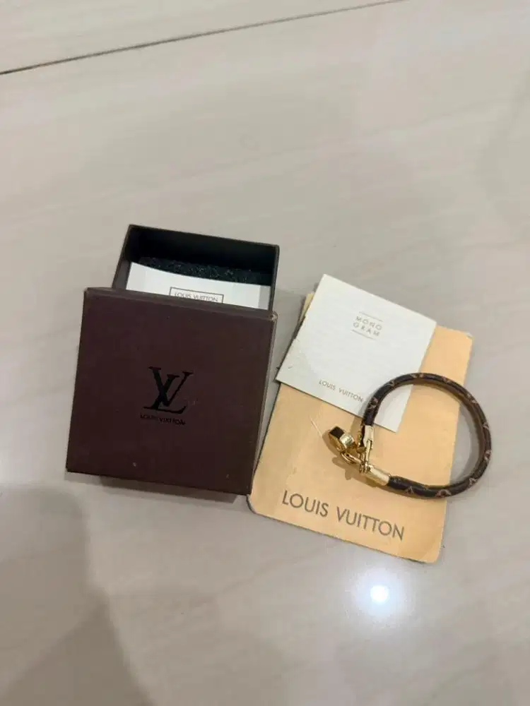 gelang louis vuitton lv beli di paris