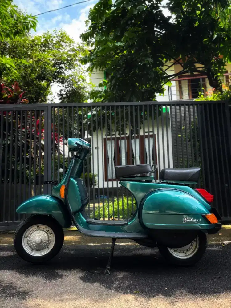 Vespa P150XE Exclusive 2