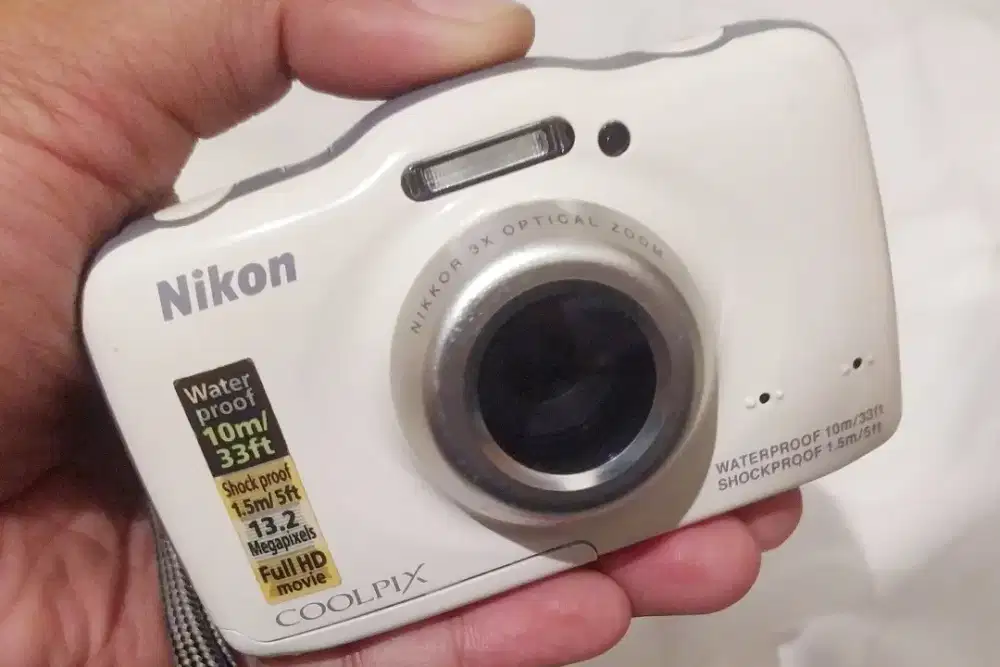 Kamera Digital Poket Nikon Coolpix S32 Underwater Bisa diajak berenang