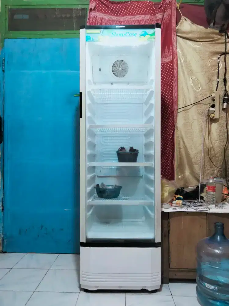 SHOWCASE 4RAK ( POLYTRON )