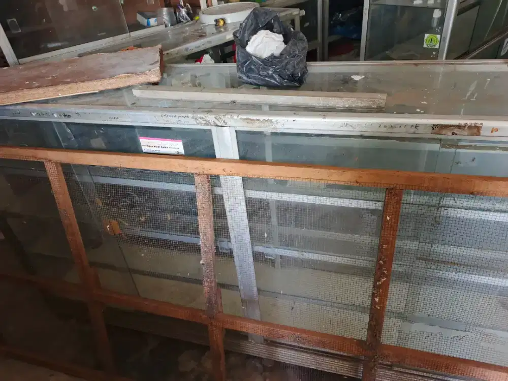 JUAL CEPAT 6 ETALASE BEKAS WARUNG!