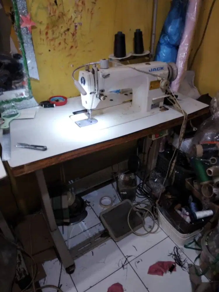 Di jual mesin jahit dan overdek mirah