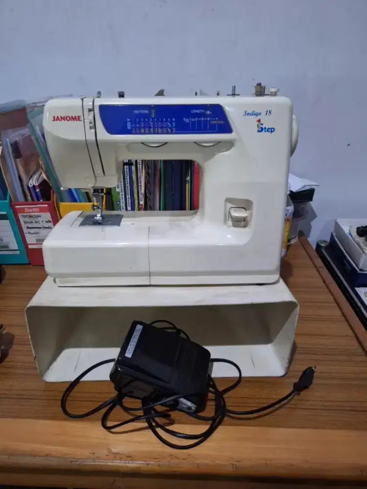 Mesin jahit portable JANOME