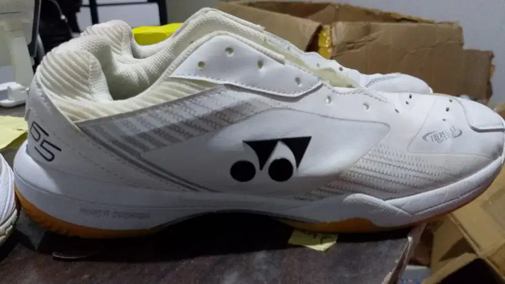 Sepatu badminton Yonex shb 65 z3