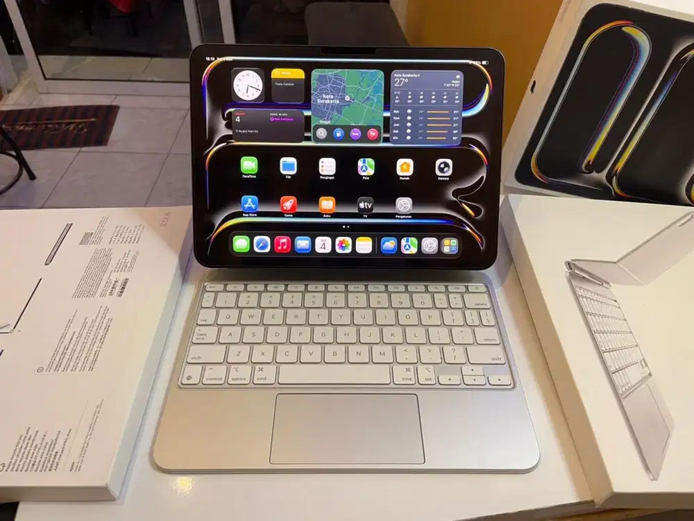 iPad Pro (M4) 11-inch WiFi 256GB Sepeket Magic Keyboard White