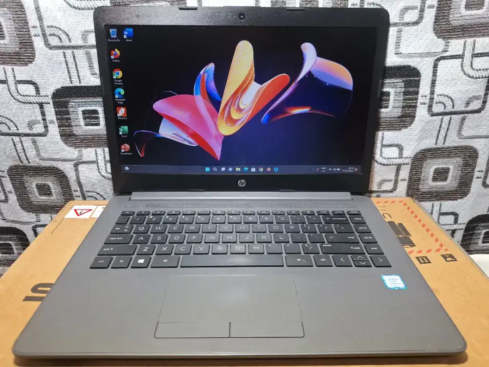 Laptop Hp 240 G7 Core i5 ram 8gb ssd slim bazelless siap pakai