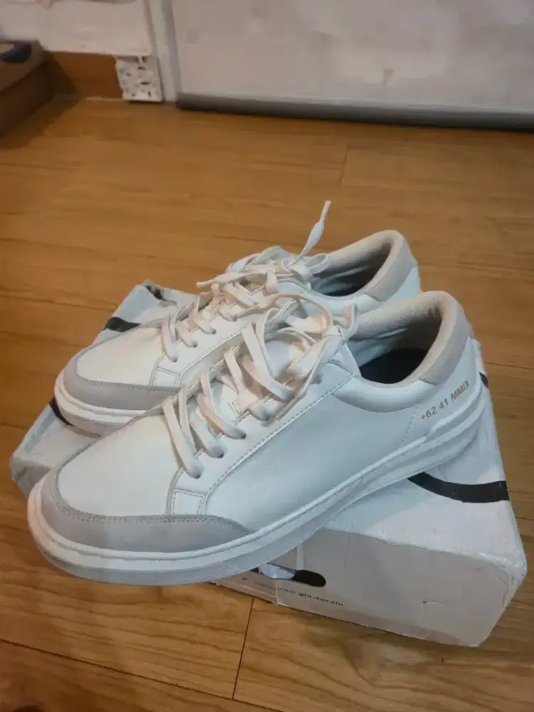 White sneakers Gio Cardin not Prabu not Nike