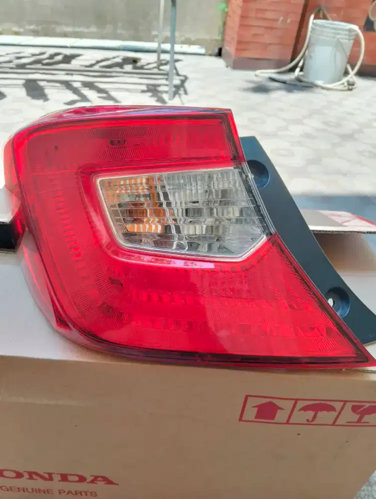 Lampu stop belakang Honda Brio
