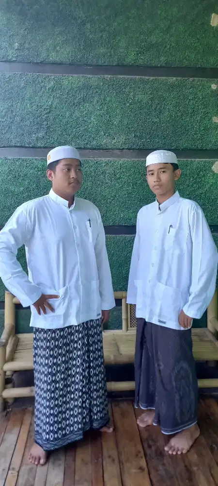 Butuh untuk host online