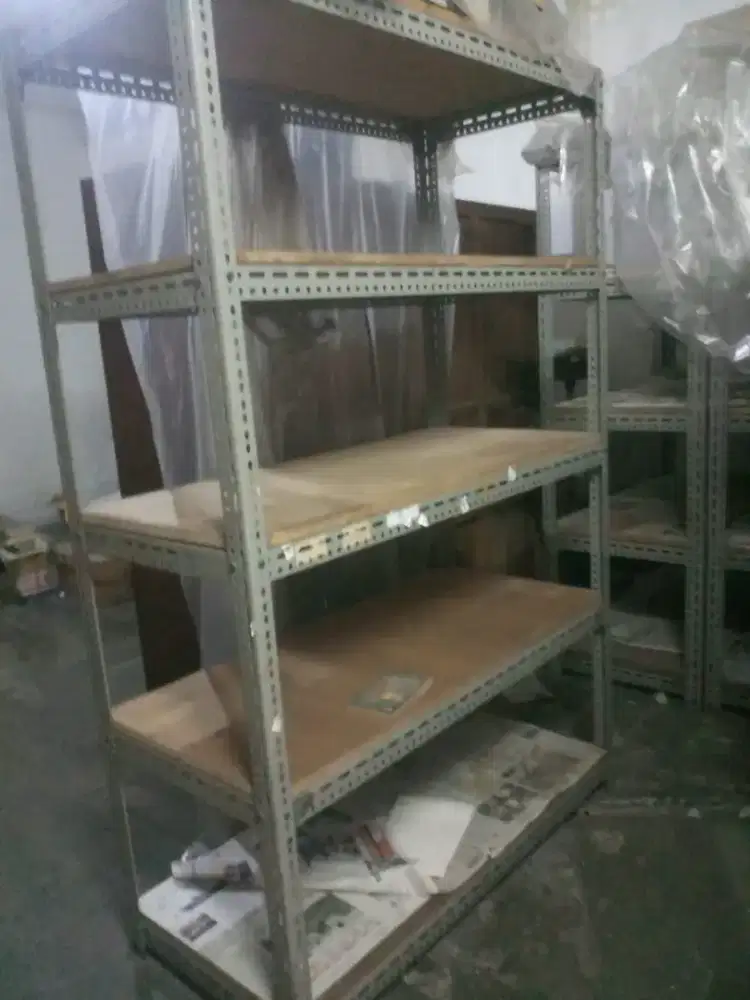 Rak besi besi siku bolong