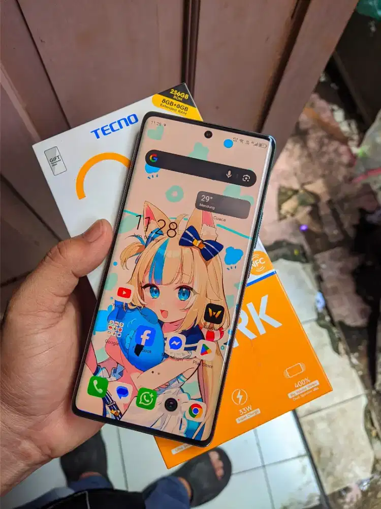 Tecno Spark 20 Pro Plus 8/256GB Layar Lengkung