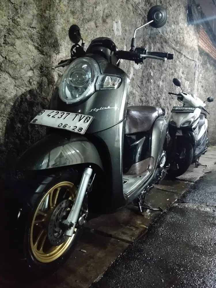 jual scoopy 2018 ban donat