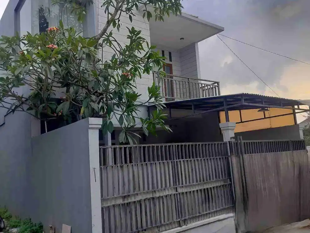 For sale rumah cantik 2lt 125m2 ada 4kamar trenggana penatih dentim