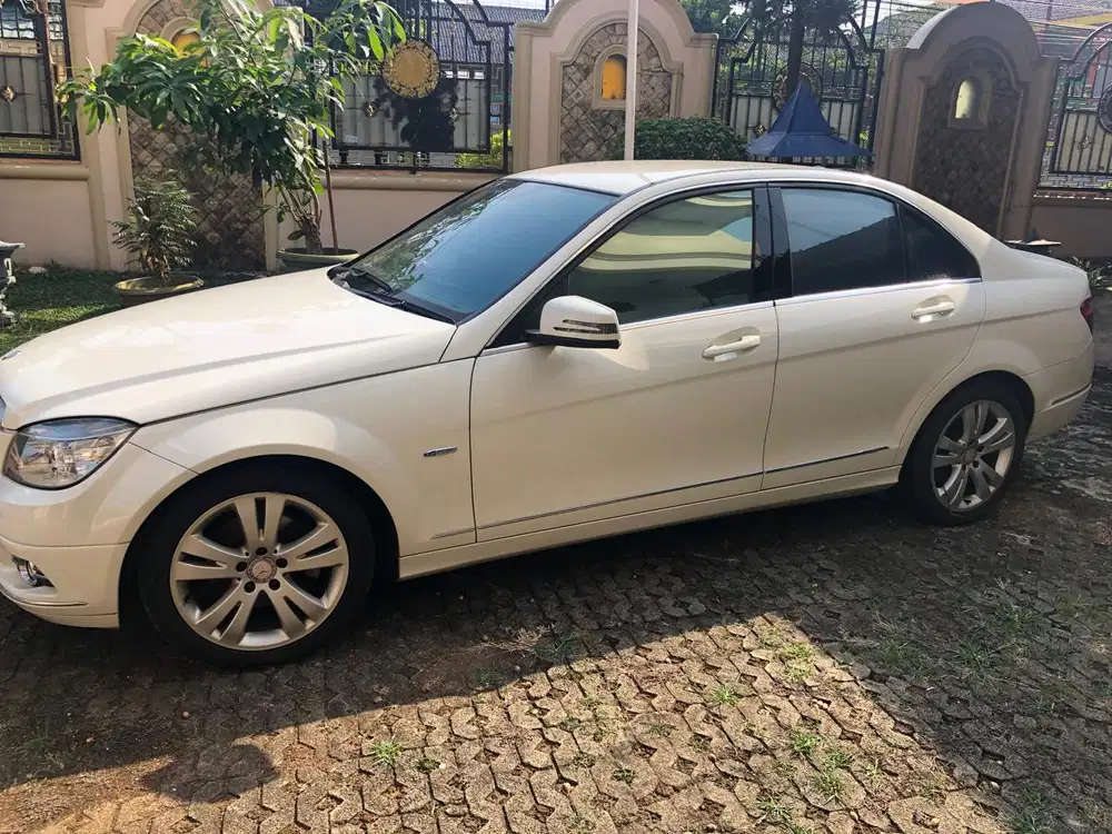 Mercedes-Benz C200 2011 Bensin