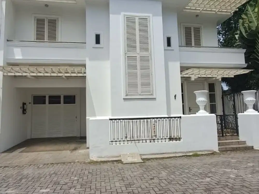 RUMAH MEWAH DAN LUAS DENGAN PRIVATE POOL DI KEMANG BARAT