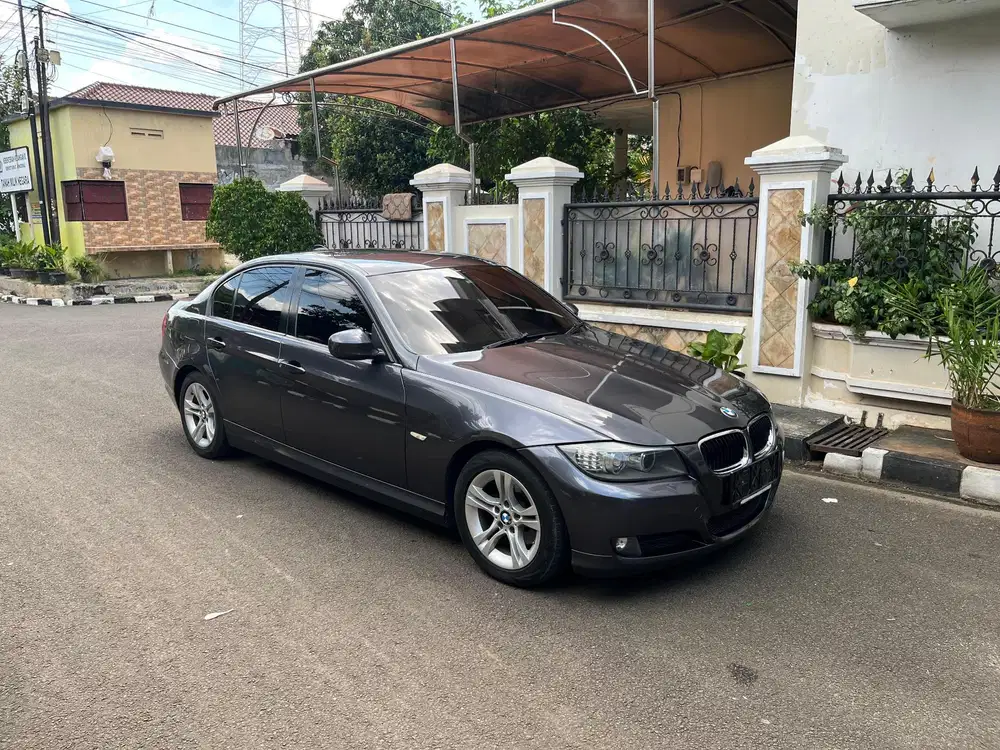 BMW 320i 2009 Bensin