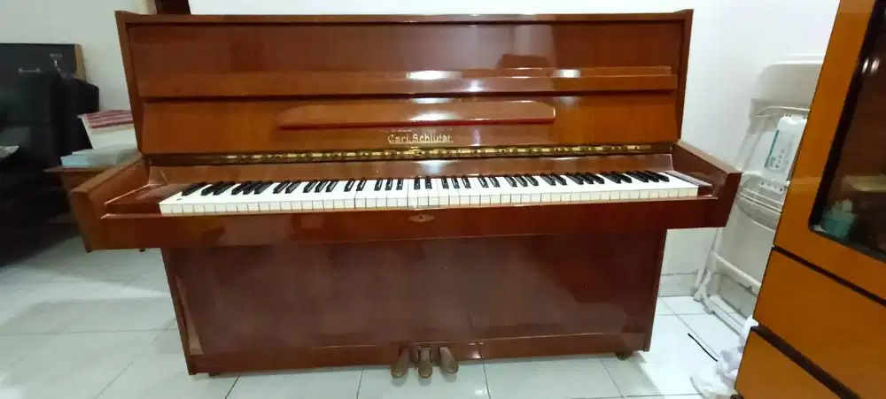 Dijual Cepat Piano Bekas merk Carl Schluter ex guru piano