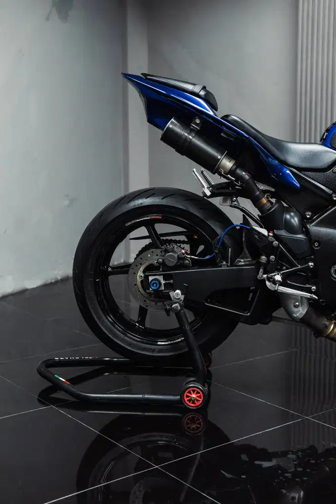 YAMAHA R1 BLUE RACE 2013