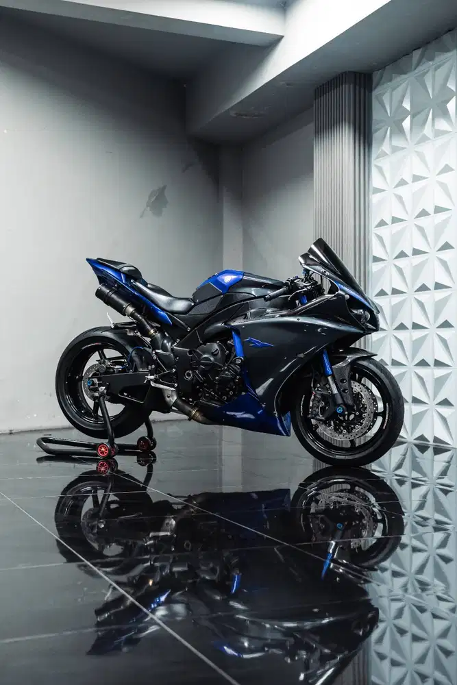 YAMAHA R1 BLUE RACE 2013