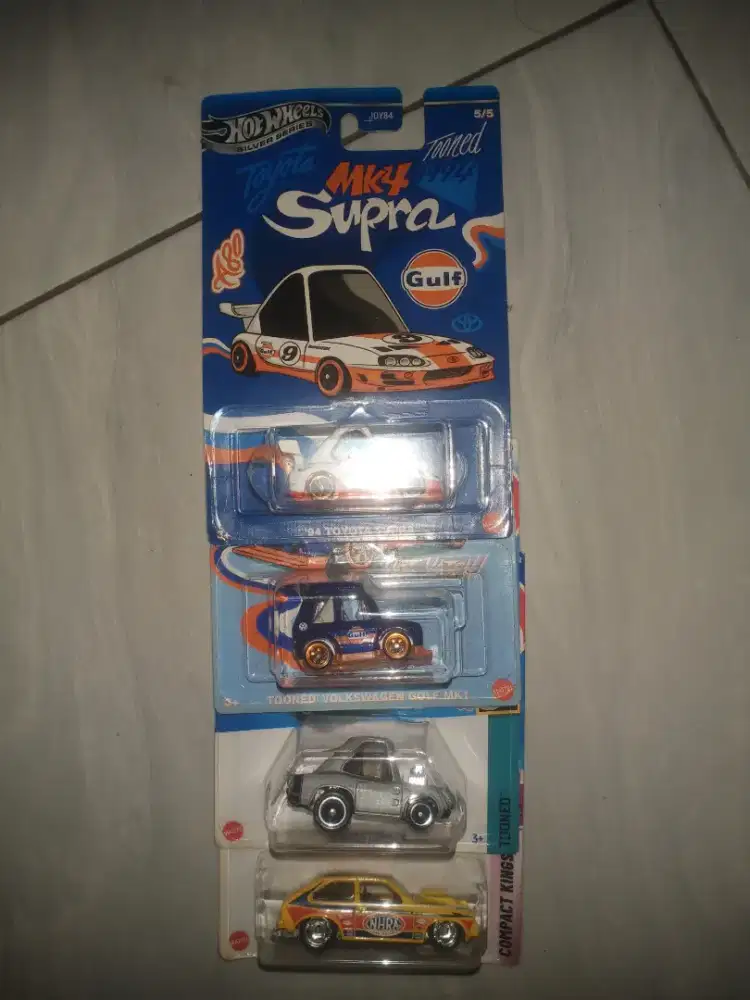 Hotwheels         4pcs