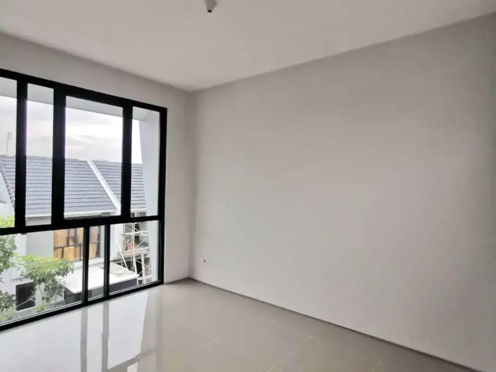 Rumah Royal Residence 3 Lantai Kosongan