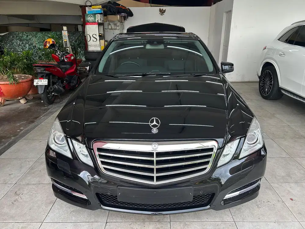 LOW KM 30rb Mercy E300 Avantgarde W212 Tahun 2011/2012