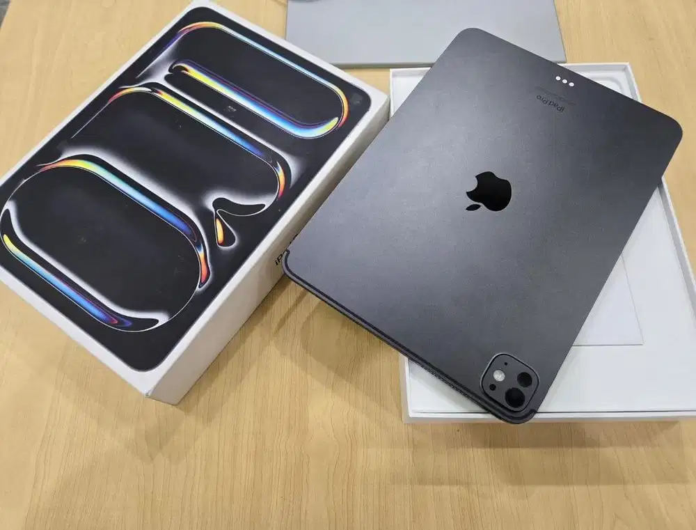 Ipad Pro M4 256 GB iBox Kondisi Seperti Baru