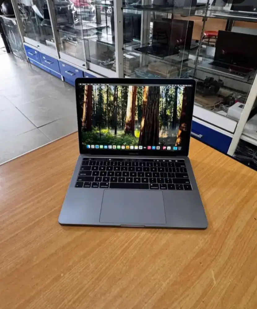 MACBOOK PRO 2019 TOUCHBAR CORE I5 TWO THUNDERBOLT 3 PORTS