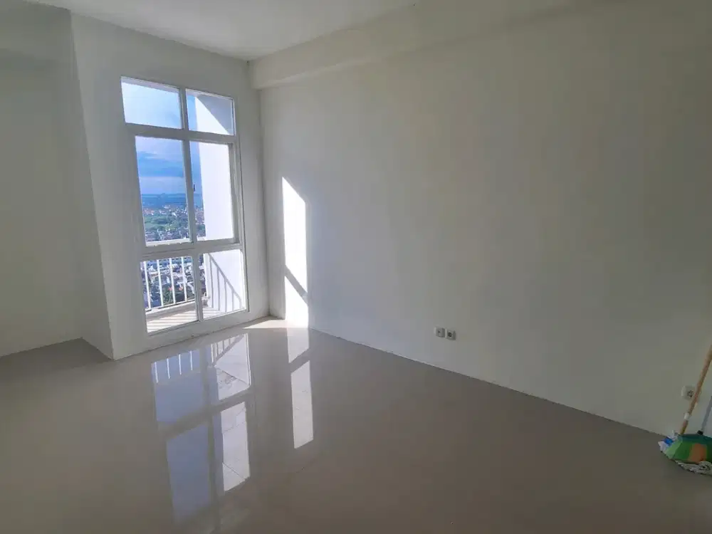 Bale Hinggil Apartemen (Merr - Soekarno Hatta)